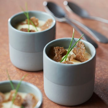 Verrine de crème d'asperges et dentelles de sarrasin